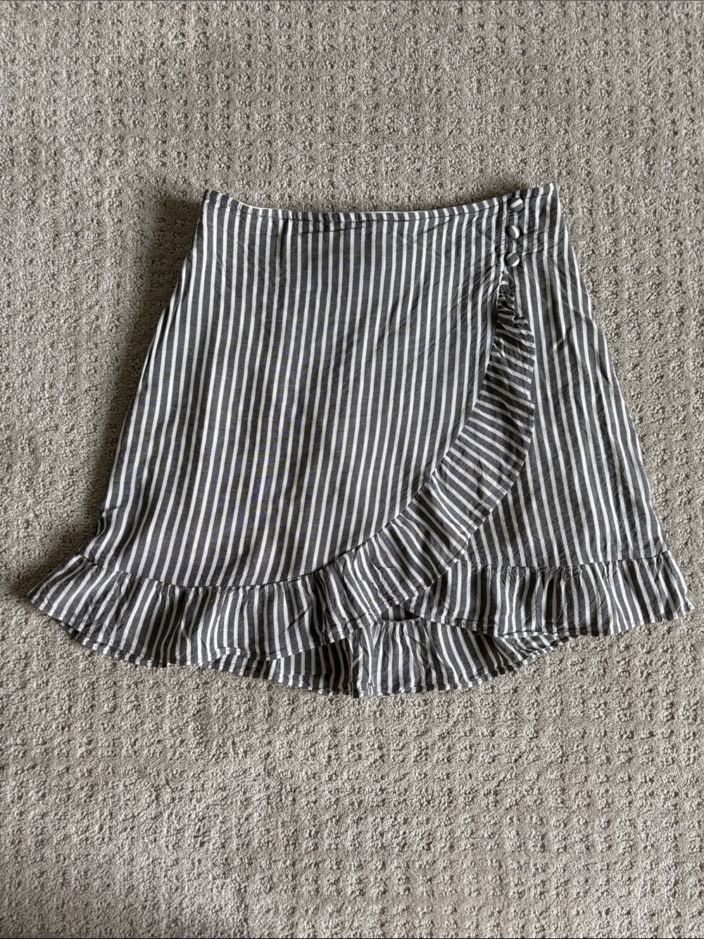 Moa Moa Gray and White Striped Ruffle Wrap Mini Skirt Size Small
